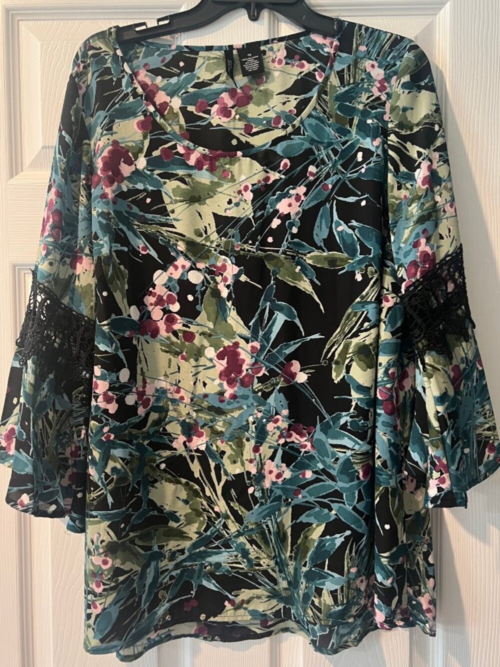 New Directions Woman Size 1X - Scoop Neck with Gorgeous Sleeves